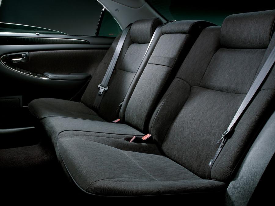  Toyota Crown Majesta 2004 года  (фото 2 из 15)